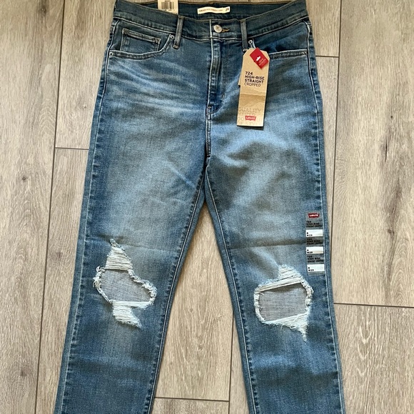 ✨NWT✨ Levi's Women's 724 High Rise Straight Crop Jeans - Picture 2 of 13